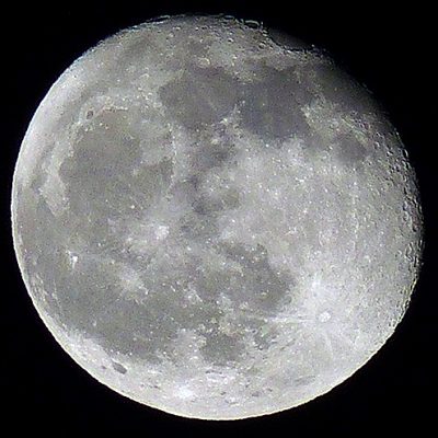 Superzoom camera Moon, by Peter Truscott